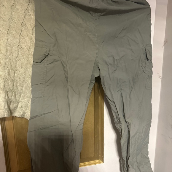 H&M cream green Knit Sweater and joggers - Picture 2 of 6